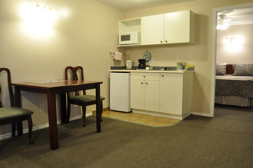 Rosedale Motel Summerland Buitenkant foto