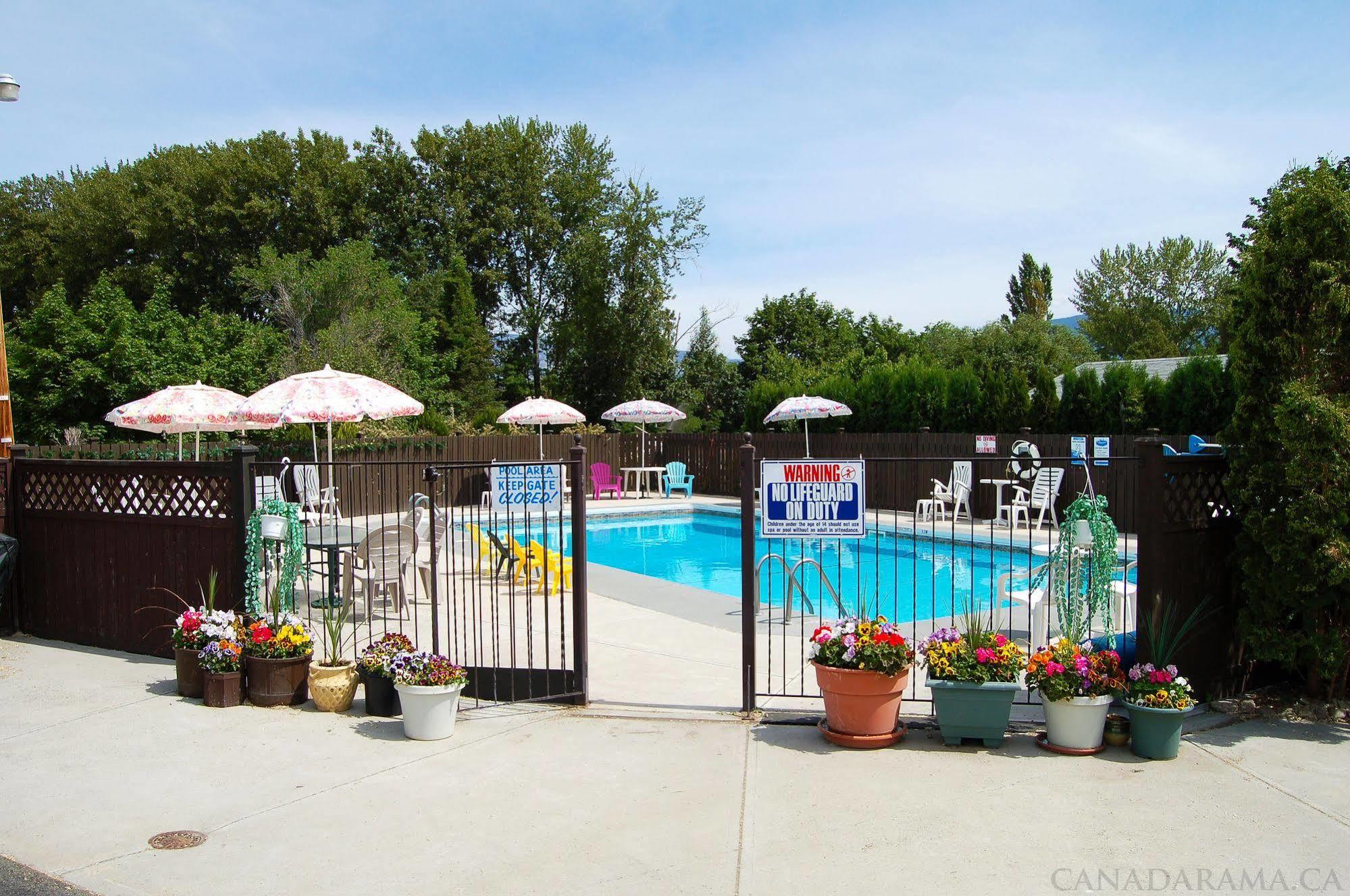 Rosedale Motel Summerland Buitenkant foto