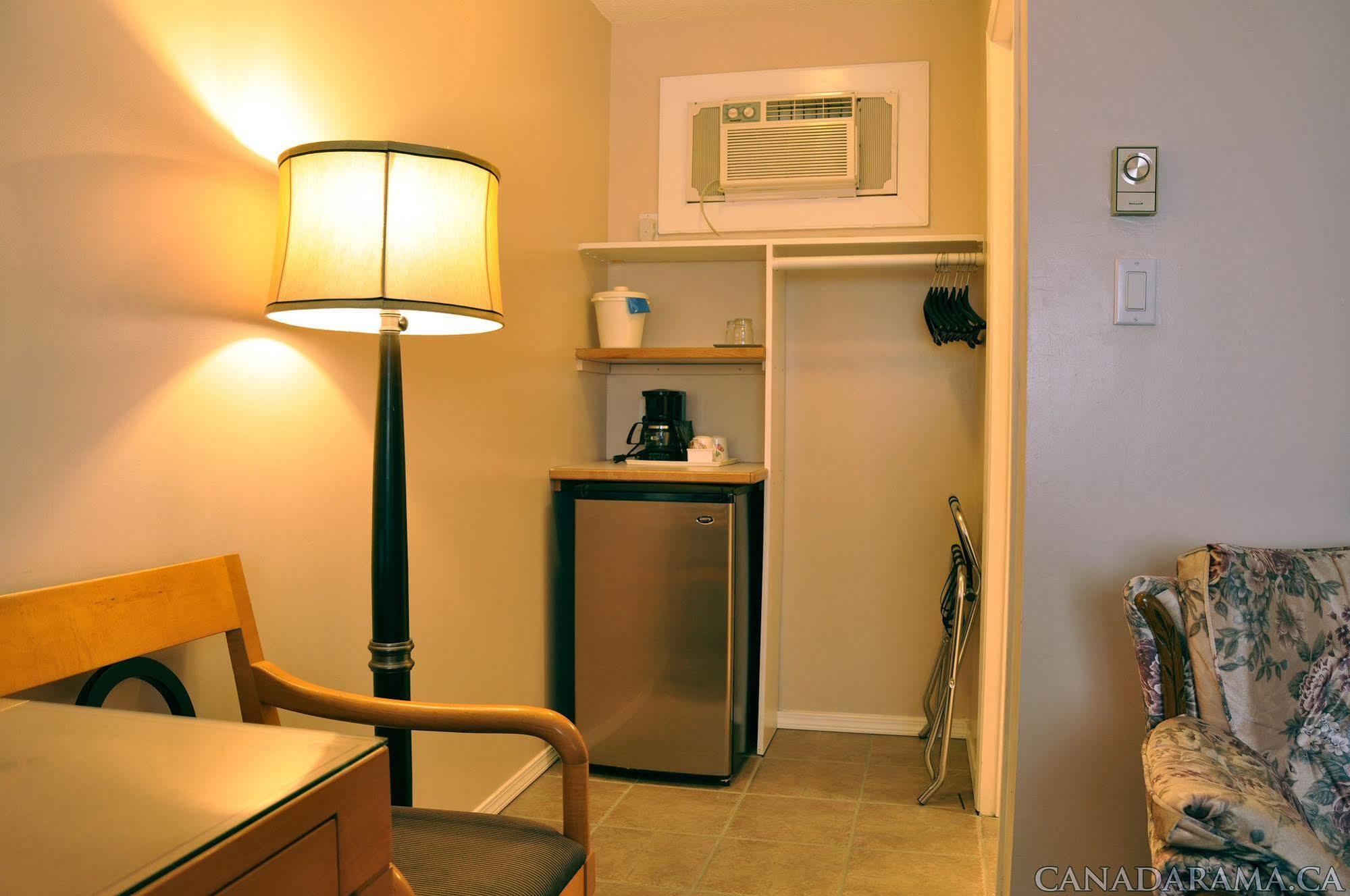 Rosedale Motel Summerland Buitenkant foto
